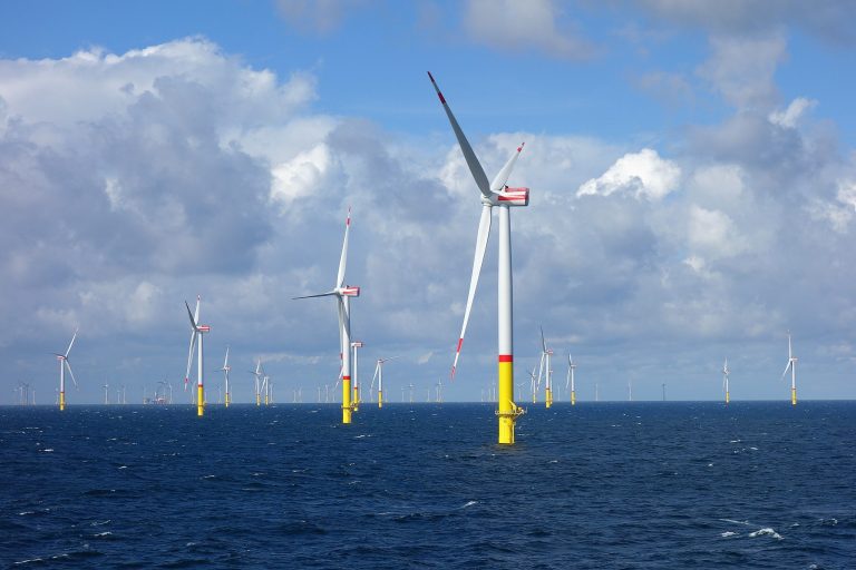 Utsikt fra Bornholm ferge til Arkona havvindpark. Foto: Ein Dahmer /Wikimedia Commons