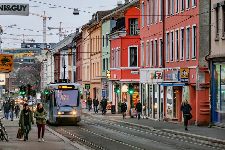 Politiet skal gi kvittering ved ransakelse: Frp frykter færre beslag av kniver og våpen