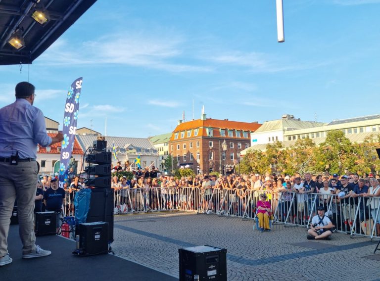 Åkesson holder ekstra valgmøte om skytingen i Sverige