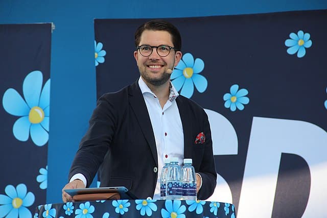 Åkesson og Sverigedemokraterna med voldsom oppslutning før valget