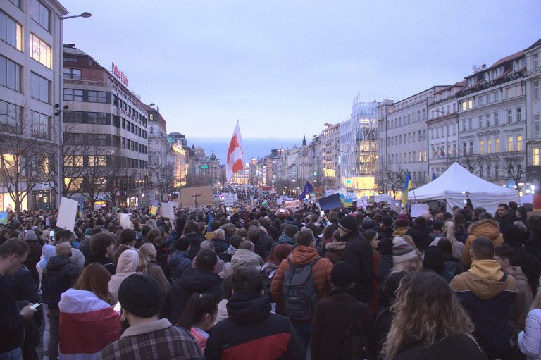 70.000 tsjekkere samlet seg for å demonstrere mot sanksjonene: Vil ha tilbake gassen
