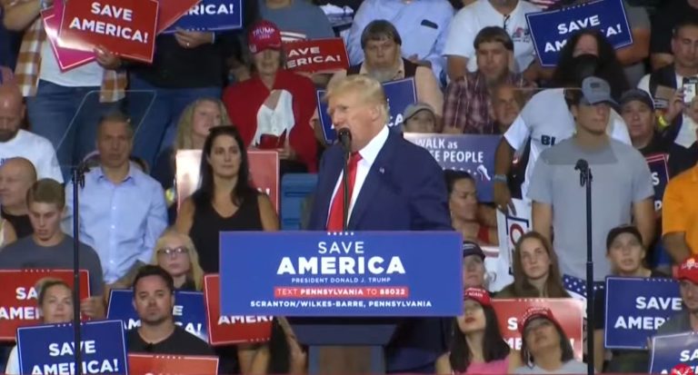 Trump langer ut mot Biden: – Han er en statsfiende