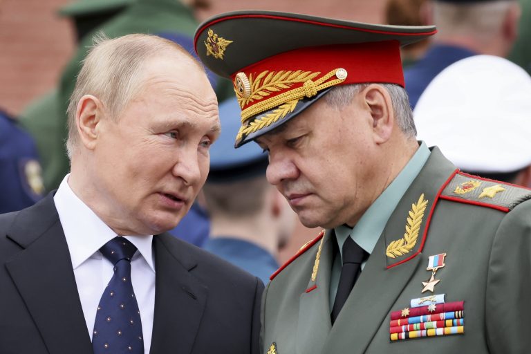 Russisk forsvarsminister mener Ukraina og Storbritannia planlegger «skitten bombe»