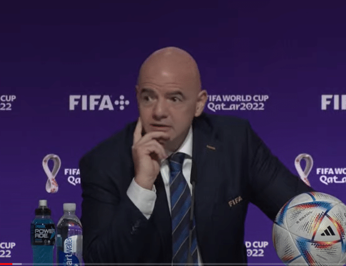 FIFA-presidenten vil ikke ha «blått kort»