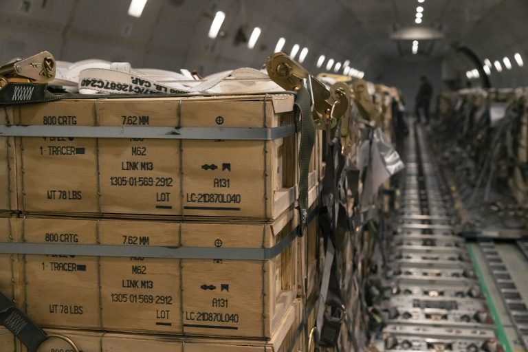 USA stanser våpenleveranser til Ukraina – bekymring for militær beredskap (+)