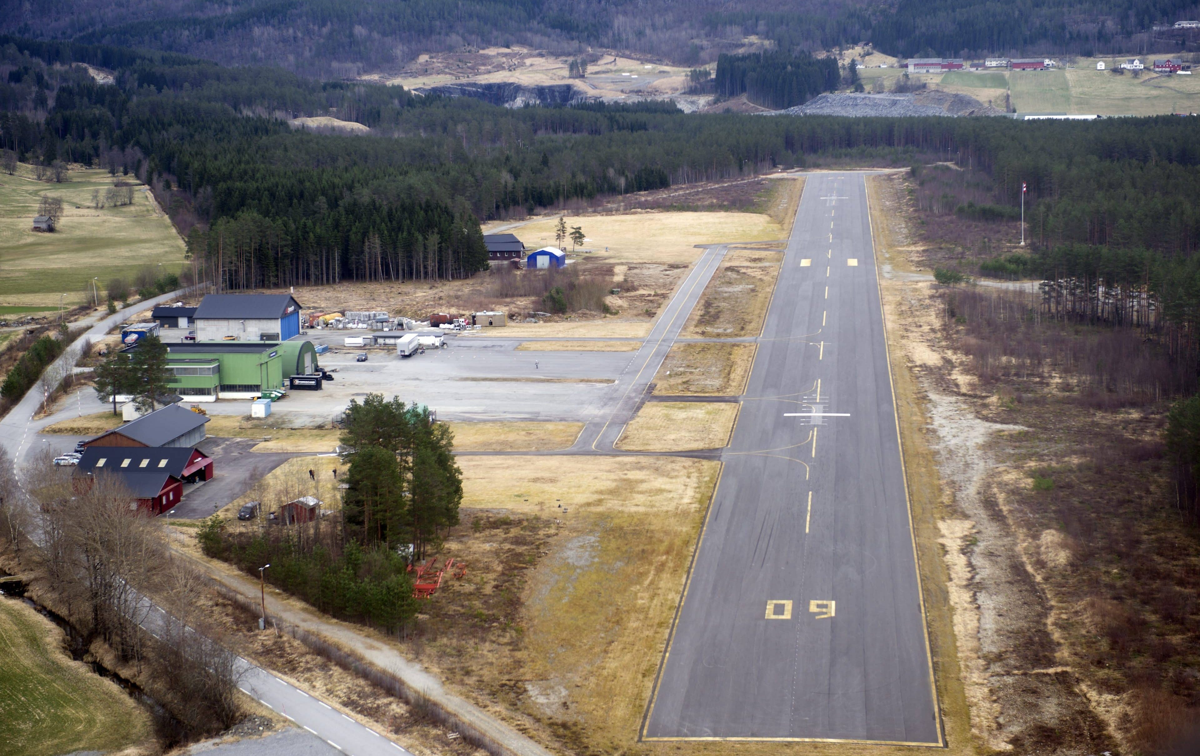 Mystiske fly lander om natten ved Bømoen flyplass