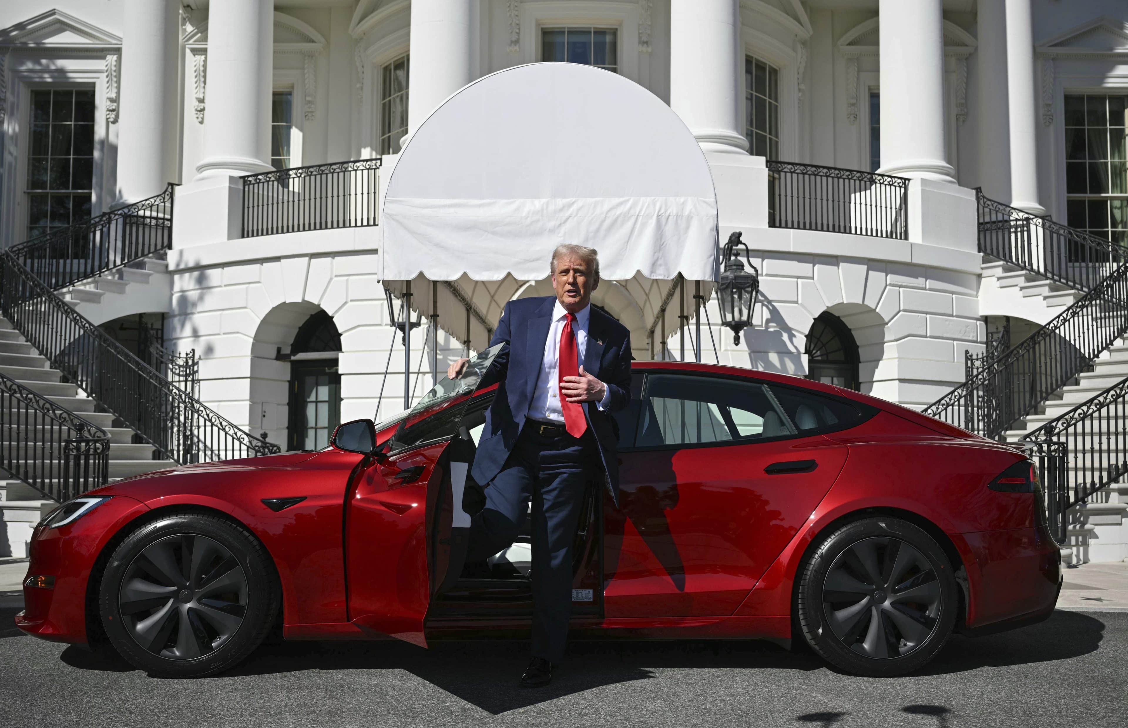 – Hærverk mot Tesla-forhandlere vil stemples som terror