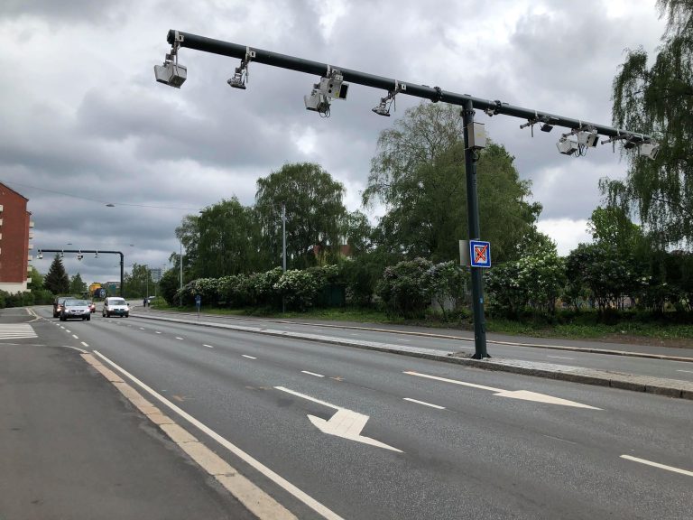 Bilistene tappes for milliarder mens bomgjeld vokser