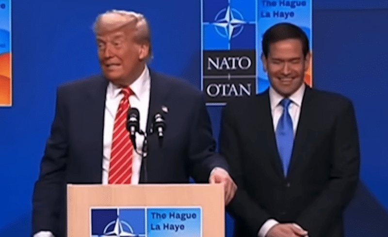 Rubio slet med å holde maska da Trump gjentok «daddy» fra NATO-scenen