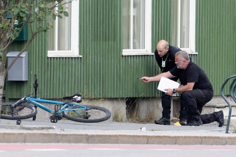 Hønefoss: Mann skutt av politiet og kvinne død etter knivstikking