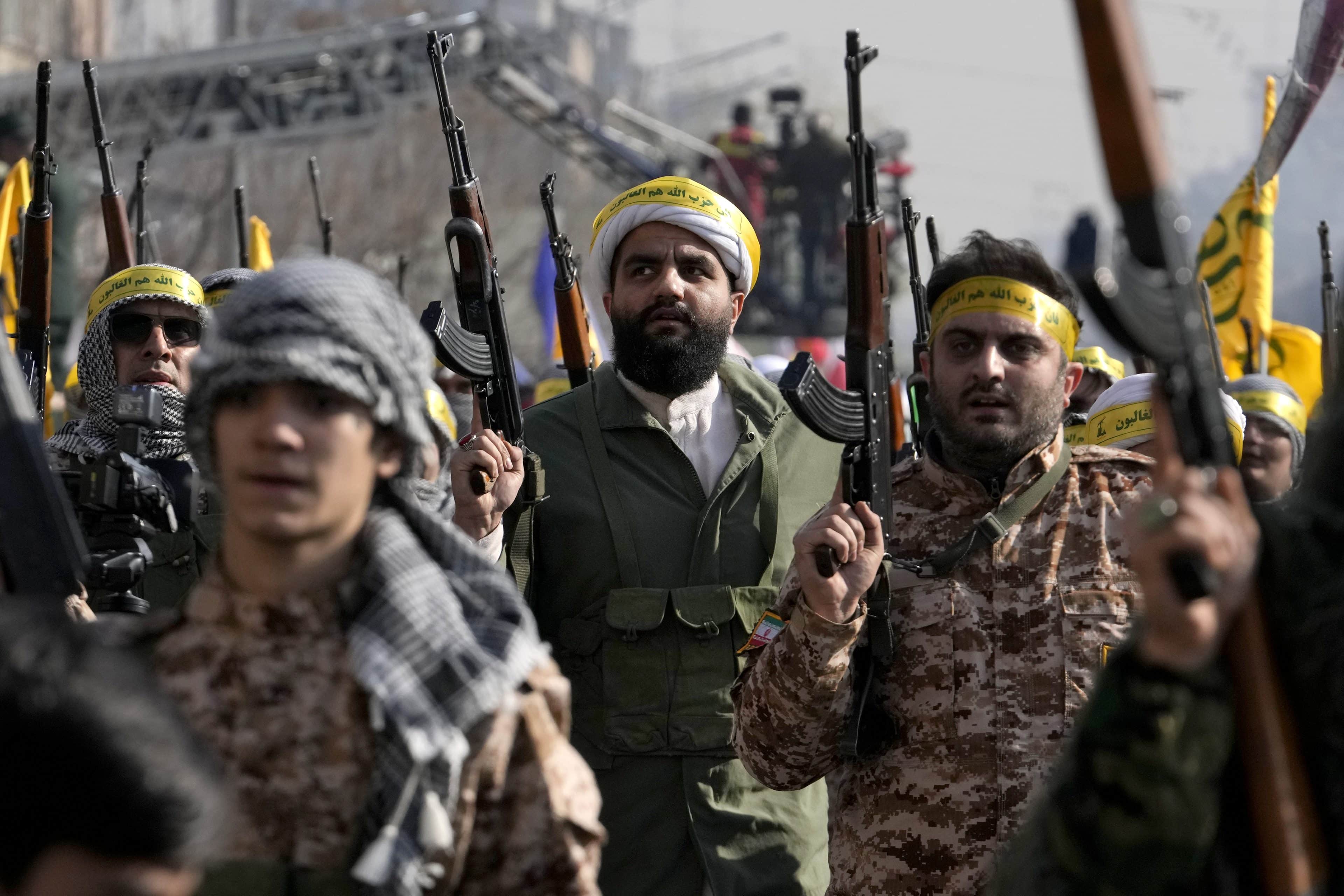 Iransk Basij-milits jakter Mossad-agenter: – Vi stenger veier og arresterer alle vi mistenker (+)