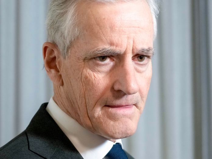 Støre økte støtten til Rød-Larsen med millioner – sier nå han ikke ...