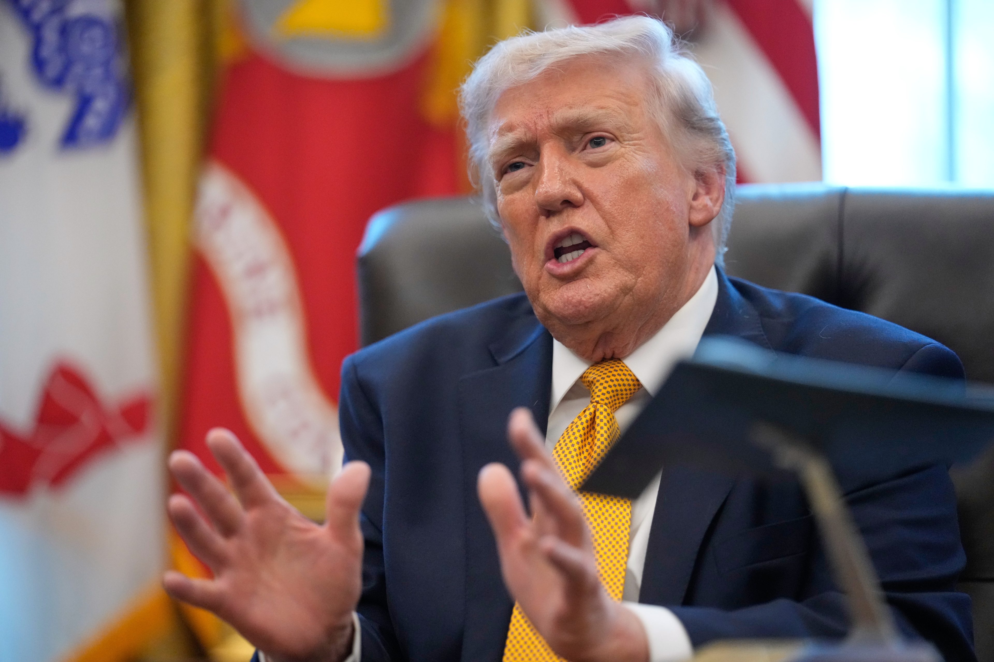 Trump advarer Iran: – Iran kan ikke bruke Hormuz-stredet til å true USA
