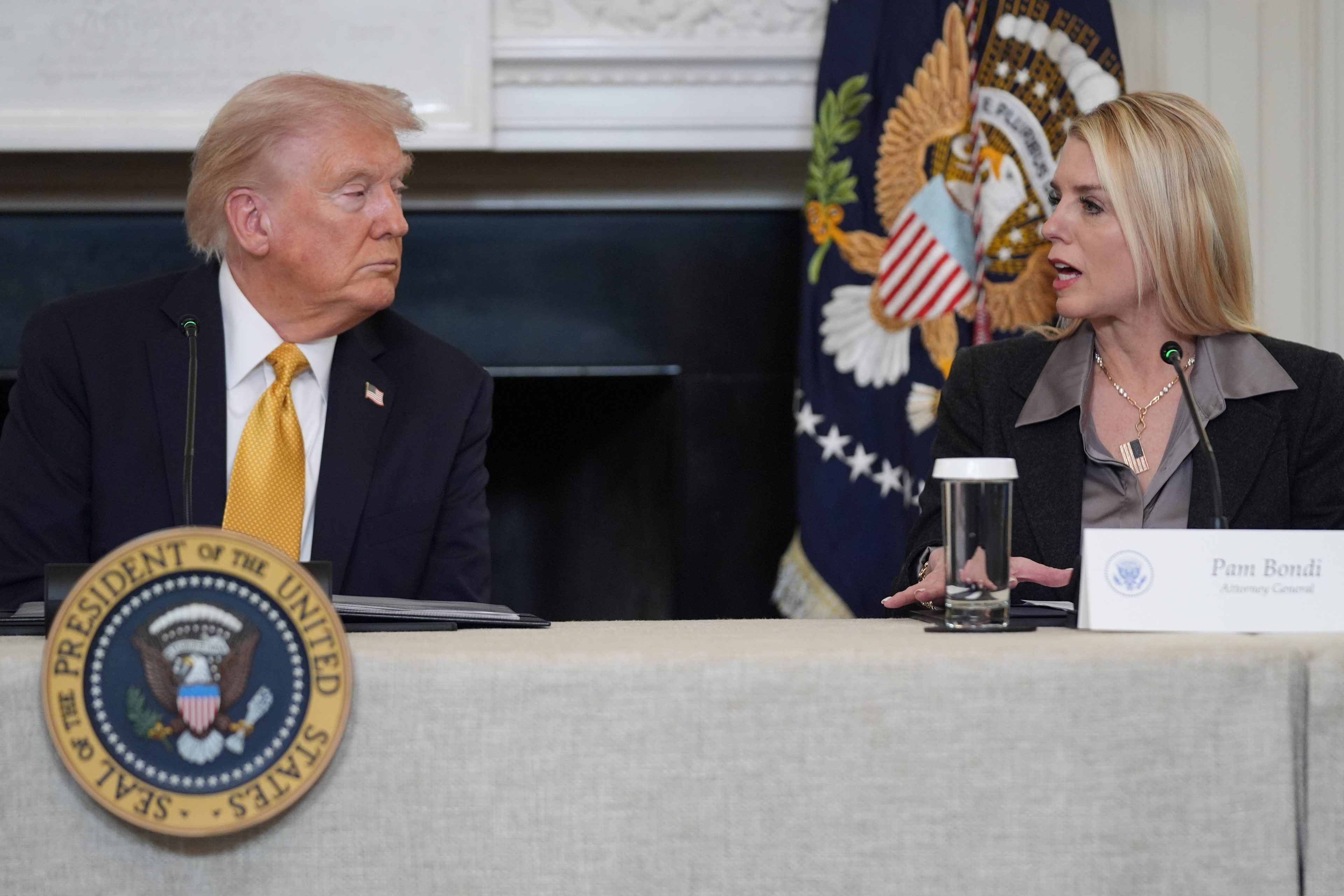 Trump har gitt Pam Bondi sparken